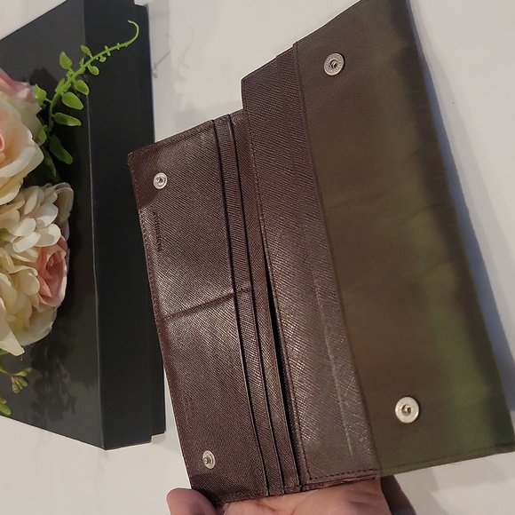 Authentic Prada Tessuto wallet with authenticity card - Picture 7 of 11